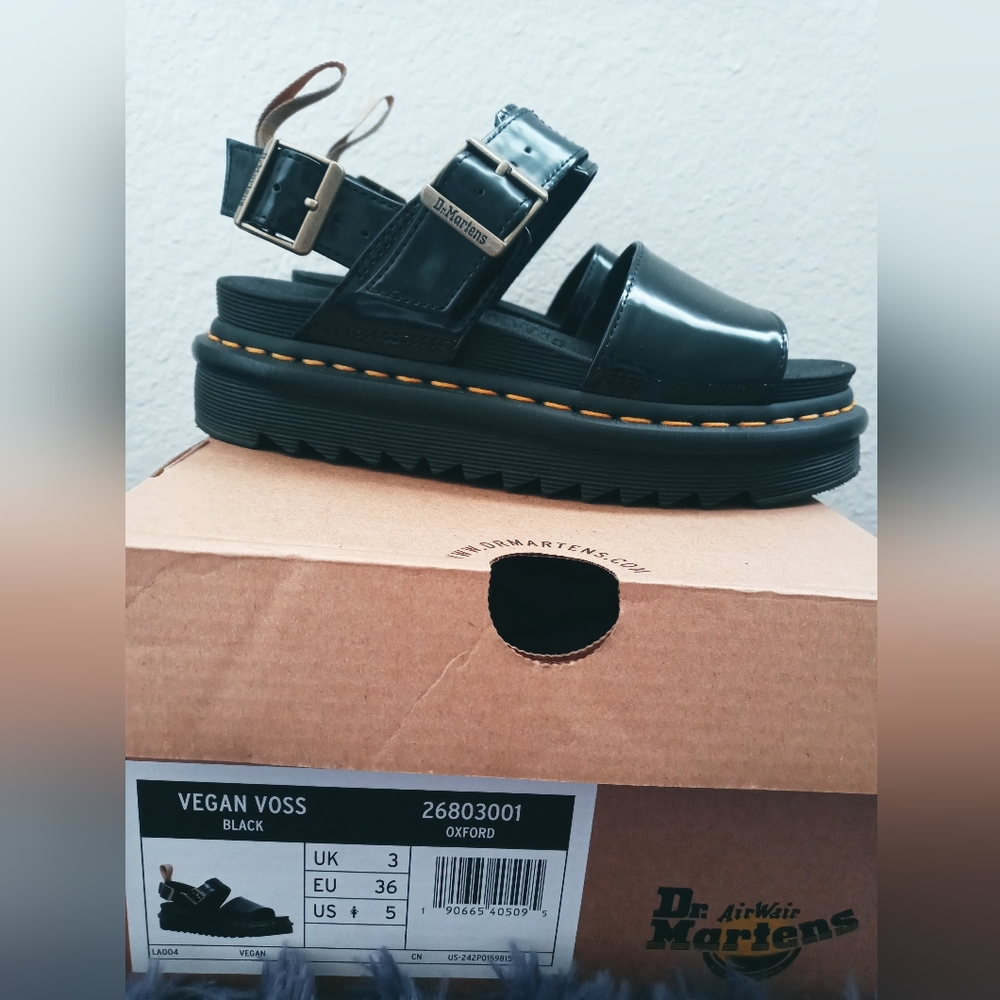 Dr. Martens Vegan Voss